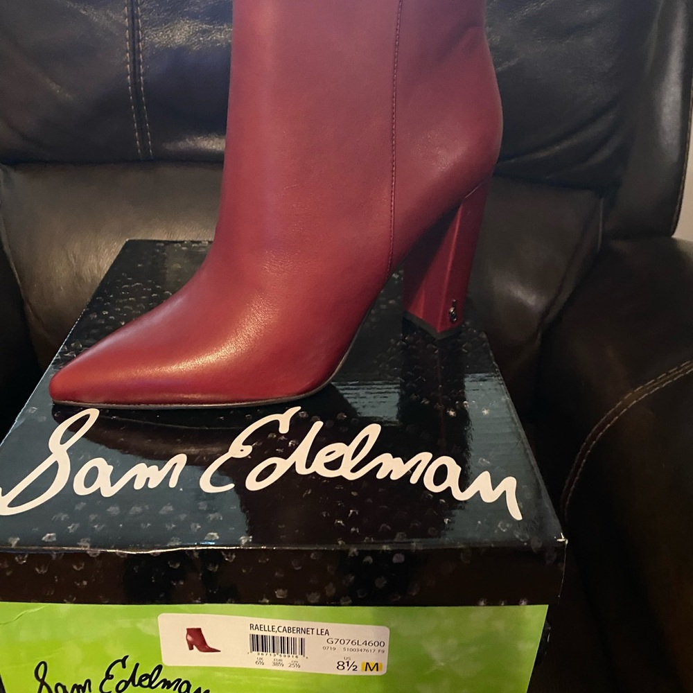 Sam Eldeman red boots. Size 8.5. Never Worn